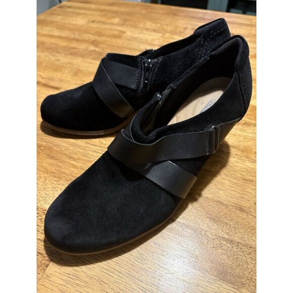 CLARKS Sashlin Fiona Black Leather and Suede Ankle Booties Block Heel Size 11 - Picture 1 of 7